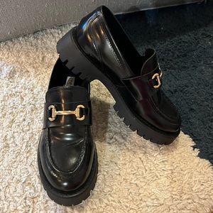 Steve Madden Lando Black Leather Chunky Loafer with Gold Buckle